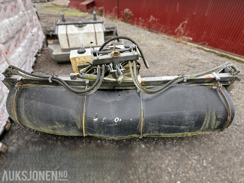 2014 HOLMS SH-3.0 FEIEKOST MED VANNTANKER OG STØVDEMPING - Accessoire pour Engins de chantier: photos 2 2014 HOLMS SH-3.0 FEIEKOST MED VANNTANKER OG STØVDEMPING - Accessoire pour Engins de chantier: photos 2