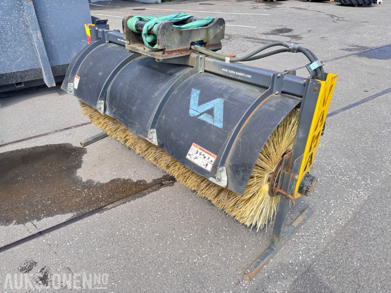 2018 VAMA EHA2000 hydraulisk feiekost til gravemaskin – S60-feste - Accessoire pour Engins de chantier: photos 2 2018 VAMA EHA2000 hydraulisk feiekost til gravemaskin – S60-feste - Accessoire pour Engins de chantier: photos 2