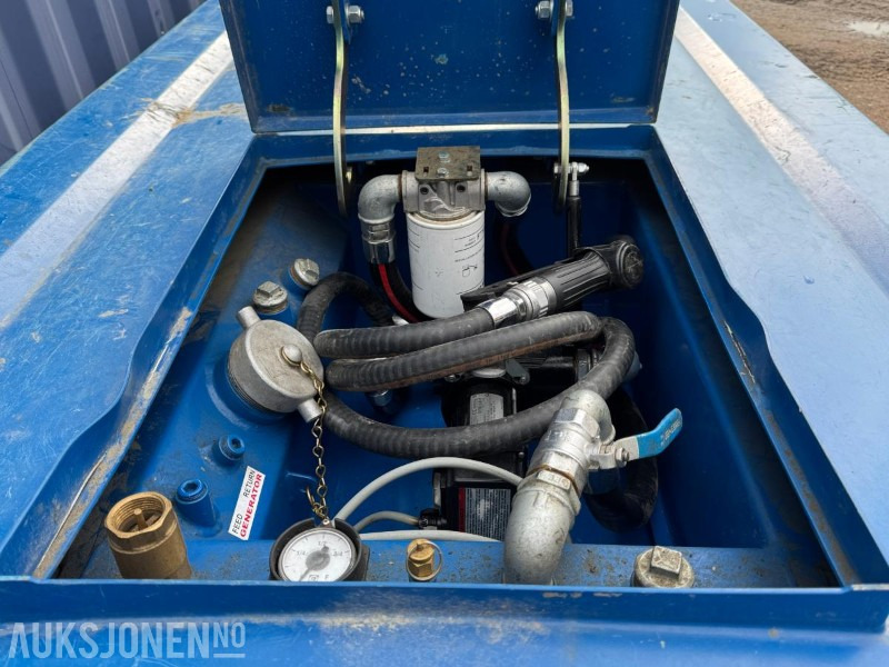 2022 VERA dieseltank med pumpe / 2000L - Accessoire pour Engins de chantier: photos 4 2022 VERA dieseltank med pumpe / 2000L - Accessoire pour Engins de chantier: photos 4