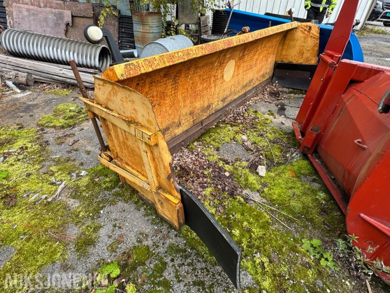 Brøyteskjær med vinger / Trima feste - Accessoire pour Engins de chantier: photos 1 Brøyteskjær med vinger / Trima feste - Accessoire pour Engins de chantier: photos 1