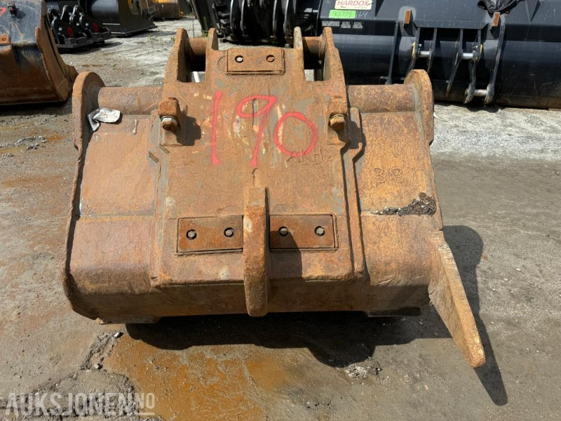 Gjerstad renskeskuffe med km3 feste - Accessoire pour Engins de chantier: photos 5 Gjerstad renskeskuffe med km3 feste - Accessoire pour Engins de chantier: photos 5