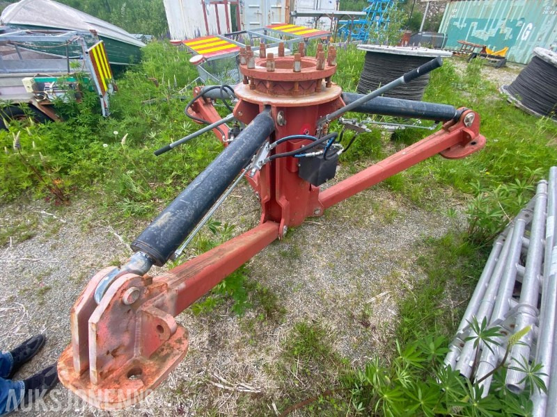 Hydraulisk 3 punkts fot for feste av kran - Accessoire pour Engins de chantier: photos 2 Hydraulisk 3 punkts fot for feste av kran - Accessoire pour Engins de chantier: photos 2
