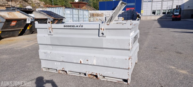 SK Tanken 3000L ADR godkjent - biodiesel - Accessoire pour Engins de chantier: photos 1 SK Tanken 3000L ADR godkjent - biodiesel - Accessoire pour Engins de chantier: photos 1