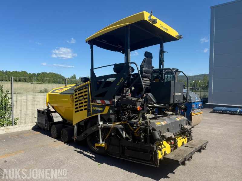 Bomag BF 300 P-2 Asfaltlegger - 54,6 kW - med 25cm utvidersett til screed og ekstra screedplatesett - Matériel de chantier: photos 3 Bomag BF 300 P-2 Asfaltlegger - 54,6 kW - med 25cm utvidersett til screed og ekstra screedplatesett - Matériel de chantier: photos 3