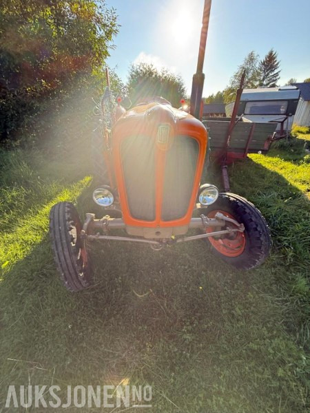 Fiat 411r med bakmontert skjær og frontlaster - Tracteur agricole: photos 2 Fiat 411r med bakmontert skjær og frontlaster - Tracteur agricole: photos 2