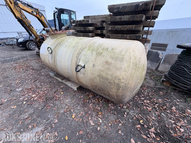 Glassfibertank (nedgravbar) – brukt - Matériel de chantier: photos 5 Glassfibertank (nedgravbar) – brukt - Matériel de chantier: photos 5