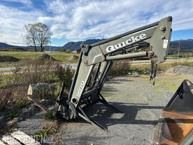 2003 Quicke UM Frontlaster for traktor - Machine agricole: photos 1 2003 Quicke UM Frontlaster for traktor - Machine agricole: photos 1