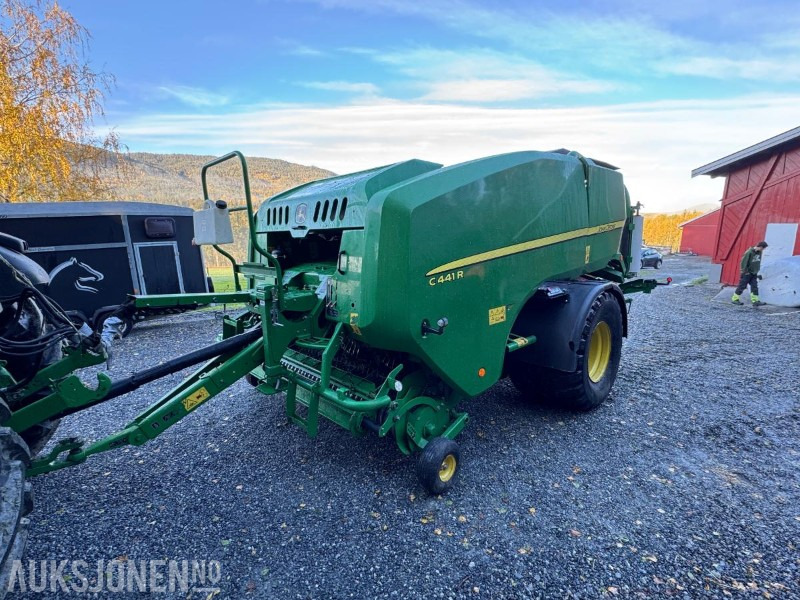 2017 John Deere C441 R kombipresse med sentralsmøring - Machine agricole: photos 1 2017 John Deere C441 R kombipresse med sentralsmøring - Machine agricole: photos 1