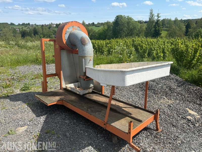 Bærrensker til traktor - brukt til solbær - Machine agricole: photos 1 Bærrensker til traktor - brukt til solbær - Machine agricole: photos 1