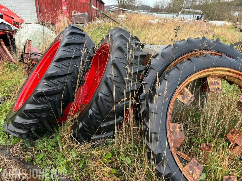 TVILLING HJUL OG SPRØYTEHJUL TIL TRAKTOR - Machine agricole: photos 2 TVILLING HJUL OG SPRØYTEHJUL TIL TRAKTOR - Machine agricole: photos 2