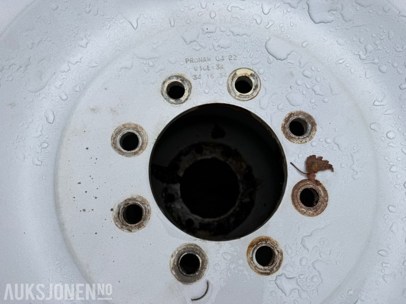 Traktordekk med pigg stått på New Holland T5060 - Machine agricole: photos 4 Traktordekk med pigg stått på New Holland T5060 - Machine agricole: photos 4