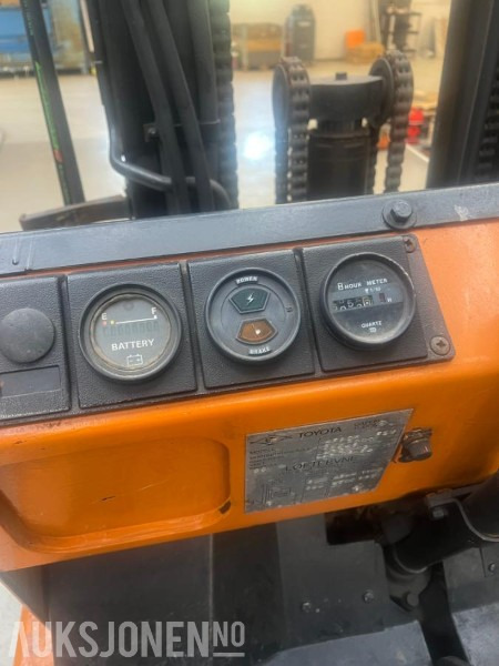 1987 Toyota 4FB25 EL truck med nytt batteri - Lader medfølger - Matériel de manutention: photos 4 1987 Toyota 4FB25 EL truck med nytt batteri - Lader medfølger - Matériel de manutention: photos 4