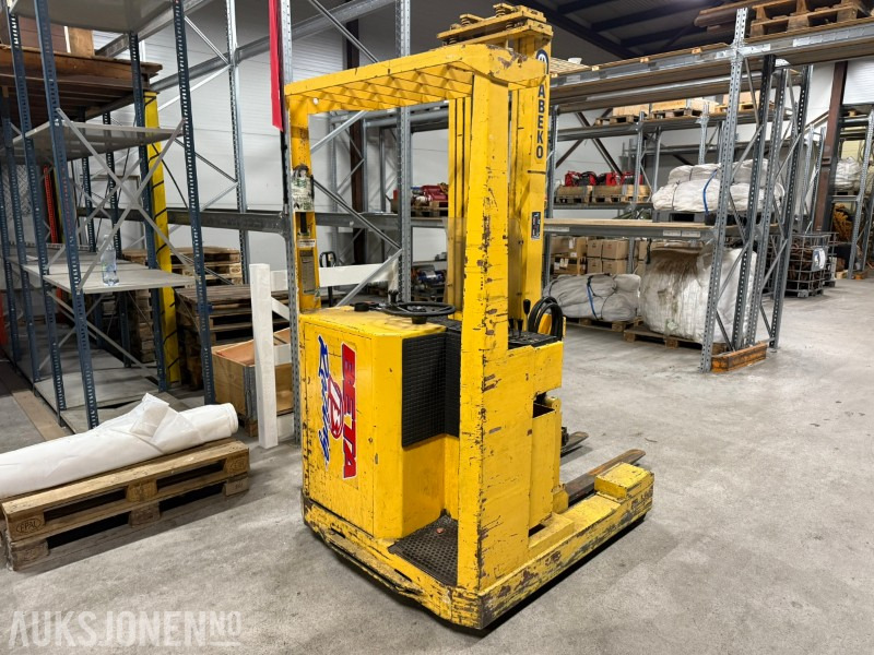 1995 ABECO 12 SMATTF – Elektrisk skyvemasttruck / stabler 1200 kg, 5,65 m løftehøyde - Matériel de manutention: photos 3 1995 ABECO 12 SMATTF – Elektrisk skyvemasttruck / stabler 1200 kg, 5,65 m løftehøyde - Matériel de manutention: photos 3