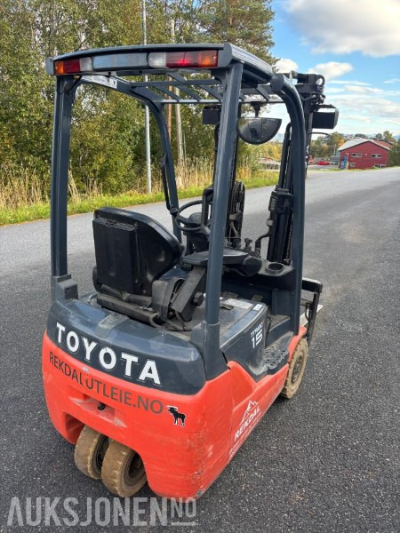 2013 Toyota 8FBET15 - Elektrisk truck - Hydraulisk spredning og sideforskyvning på gafler - Vekt på gafler - Gått 1671 timer - Matériel de manutention: photos 3 2013 Toyota 8FBET15 - Elektrisk truck - Hydraulisk spredning og sideforskyvning på gafler - Vekt på gafler - Gått 1671 timer - Matériel de manutention: photos 3
