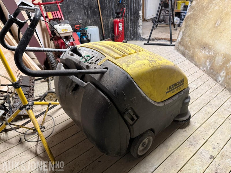 Kärcher KM 85/50 W – Bensindrevet feiemaskin - Matériel industriel: photos 3 Kärcher KM 85/50 W – Bensindrevet feiemaskin - Matériel industriel: photos 3