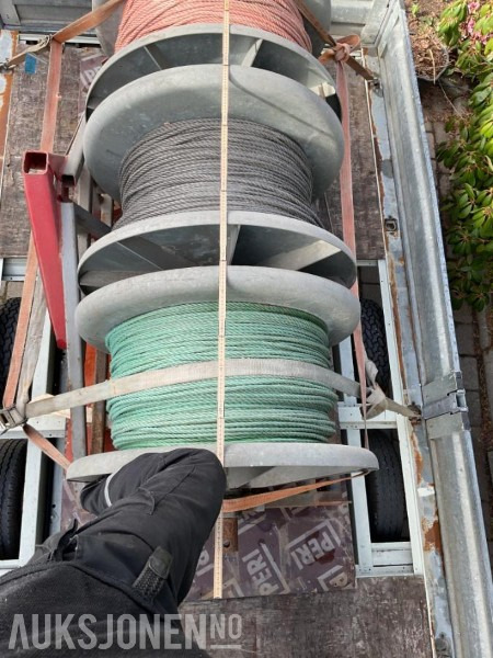 RF System ab - Et stativ med 3 tromler for kveiling - Matériel de chantier: photos 2 RF System ab - Et stativ med 3 tromler for kveiling - Matériel de chantier: photos 2