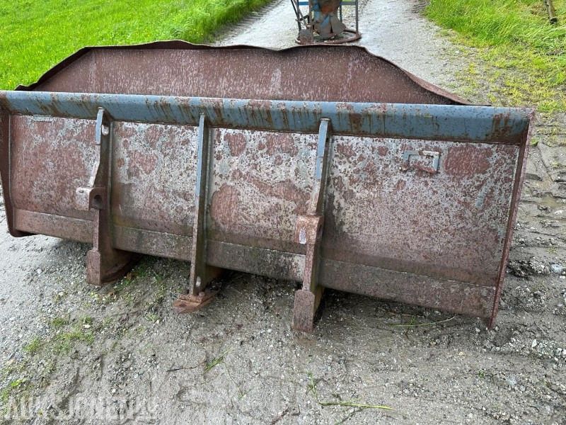 SKUFFE TIL MERLO LASTER - Godet pour chargeur: photos 2 SKUFFE TIL MERLO LASTER - Godet pour chargeur: photos 2