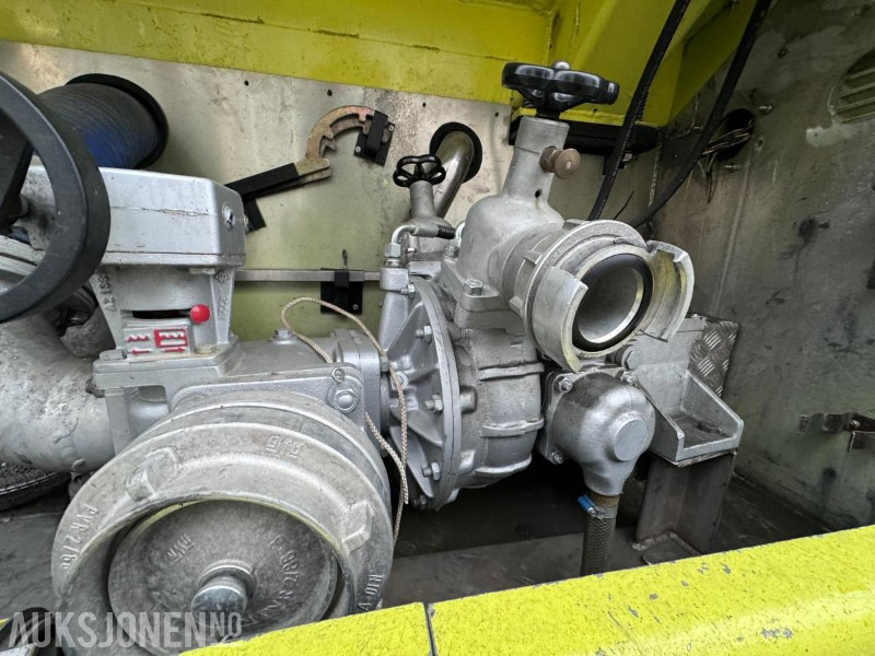 Camion de pompier Scania R144 GB 530 - 6X2 - Brannbil / Tankbil - Ziegler FP 8/8 pumpe - 17 m3 tank - Helluft: photos 10 Camion de pompier Scania R144 GB 530 - 6X2 - Brannbil / Tankbil - Ziegler FP 8/8 pumpe - 17 m3 tank - Helluft: photos 10