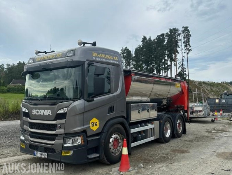 2020 Scania P 450 asfalt- spriderbil med Recodriv - Véhicule de voirie/ Spécial: photos 1 2020 Scania P 450 asfalt- spriderbil med Recodriv - Véhicule de voirie/ Spécial: photos 1