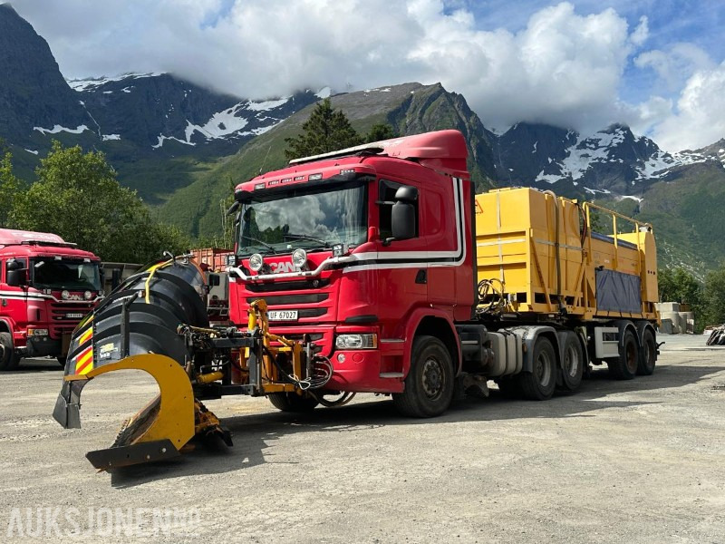 Scania G490 6X2 Euro6 4WD trekkvogn m/kombispreder - GMI V-plog - Klar for brøytesesongen - Véhicule de voirie/ Spécial: photos 1 Scania G490 6X2 Euro6 4WD trekkvogn m/kombispreder - GMI V-plog - Klar for brøytesesongen - Véhicule de voirie/ Spécial: photos 1