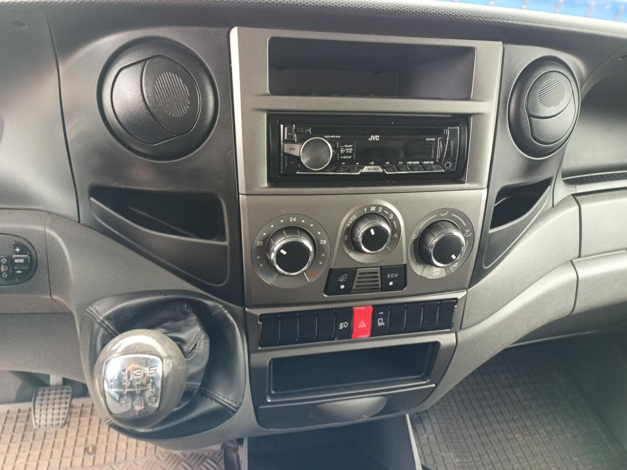 IVECO Daily 35C15 3,0l - Fourgon grand volume: photos 5 IVECO Daily 35C15 3,0l - Fourgon grand volume: photos 5