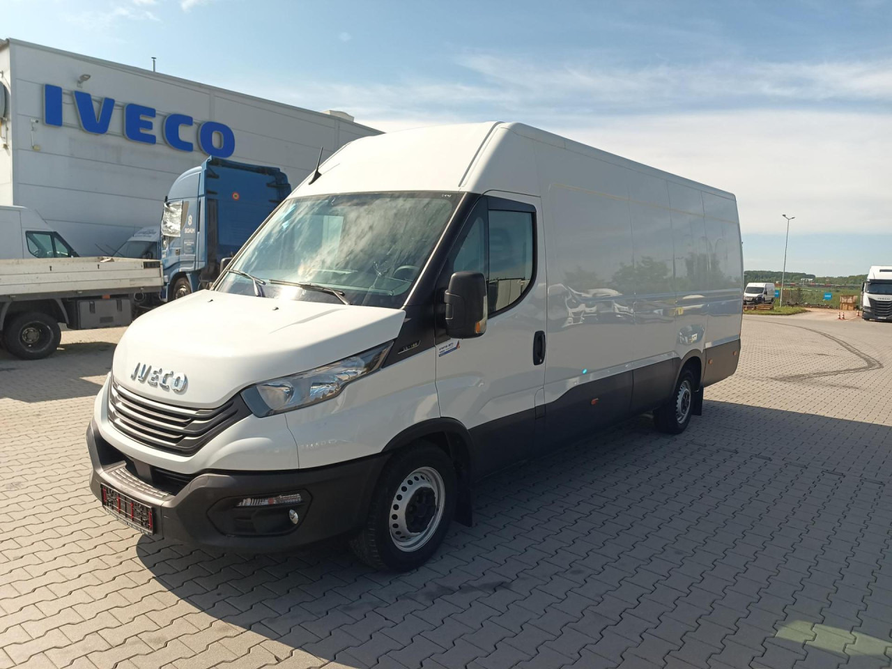 IVECO Daily 35S16V - Fourgon utilitaire: photos 1 IVECO Daily 35S16V - Fourgon utilitaire: photos 1
