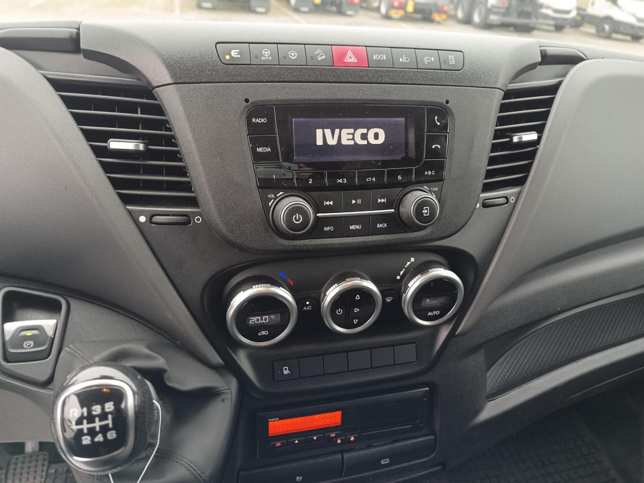 IVECO Daily 35S18V - Fourgon utilitaire: photos 5 IVECO Daily 35S18V - Fourgon utilitaire: photos 5
