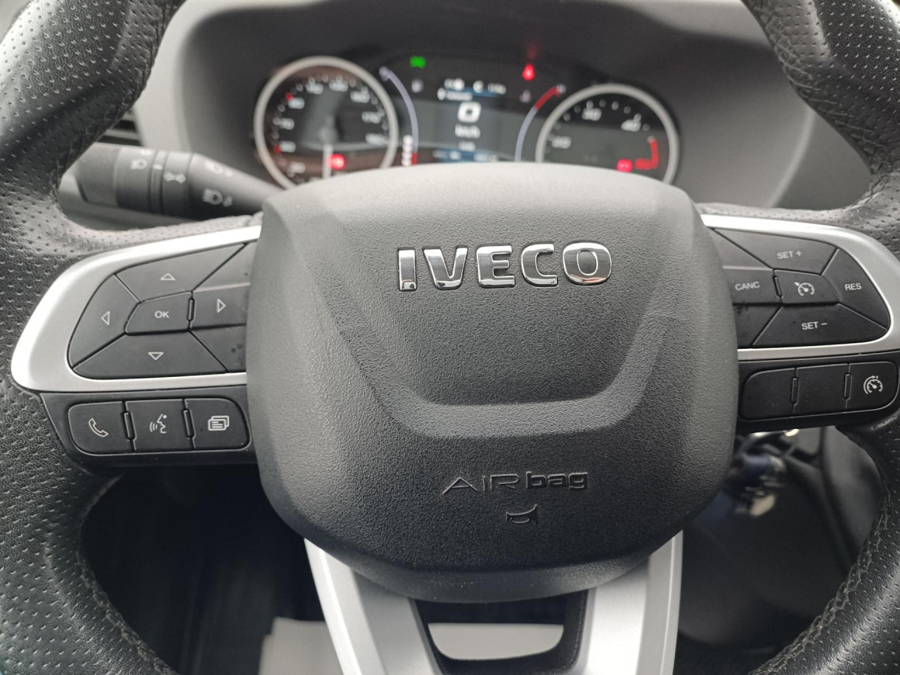 IVECO Daily 35S18V - Fourgon utilitaire: photos 4 IVECO Daily 35S18V - Fourgon utilitaire: photos 4