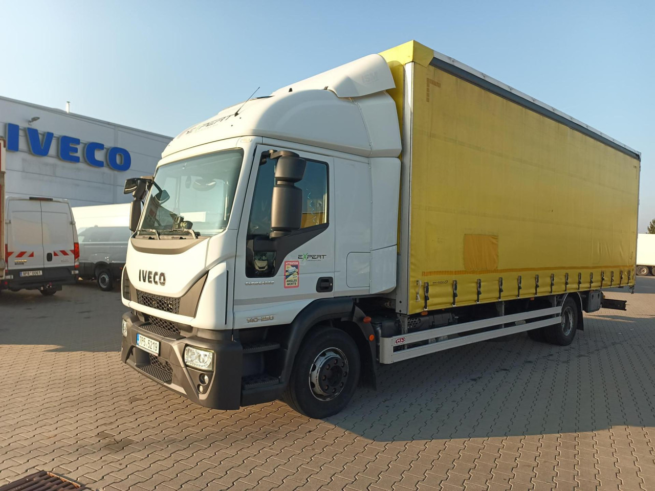 IVECO Eurocargo 140E25P - Camion plateau: photos 1 IVECO Eurocargo 140E25P - Camion plateau: photos 1