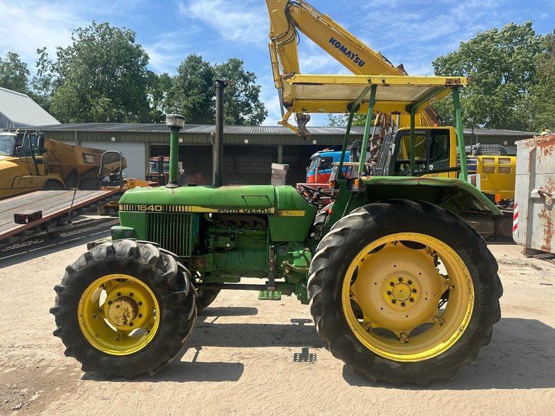 John Deere 1640 4x4 - Tracteur enjambeur: photos 3 John Deere 1640 4x4 - Tracteur enjambeur: photos 3