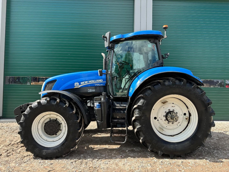 New Holland T7.235 Power Command - Tracteur agricole: photos 3 New Holland T7.235 Power Command - Tracteur agricole: photos 3