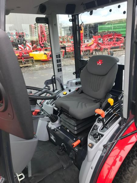 Massey Ferguson MF 1735 M HC - Micro tracteur: photos 5 Massey Ferguson MF 1735 M HC - Micro tracteur: photos 5
