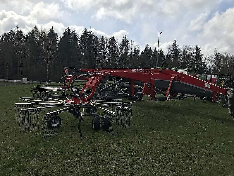 Massey Ferguson MF RK 1404 TRC-PRO / FELLA JURAS 14055 PRO - Faneuse: photos 1 Massey Ferguson MF RK 1404 TRC-PRO / FELLA JURAS 14055 PRO - Faneuse: photos 1