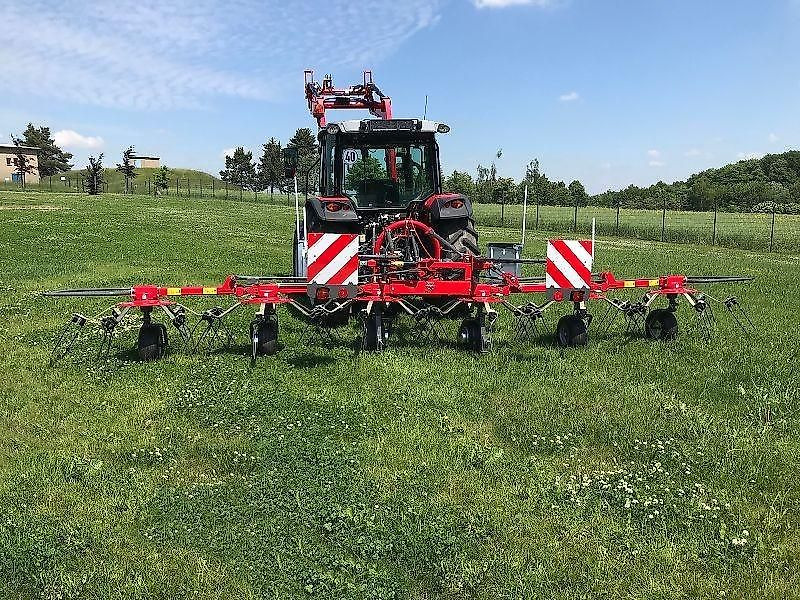 Massey Ferguson MF TD 676 DN / FELLA SANOS 6606 DN - Faneuse: photos 4 Massey Ferguson MF TD 676 DN / FELLA SANOS 6606 DN - Faneuse: photos 4