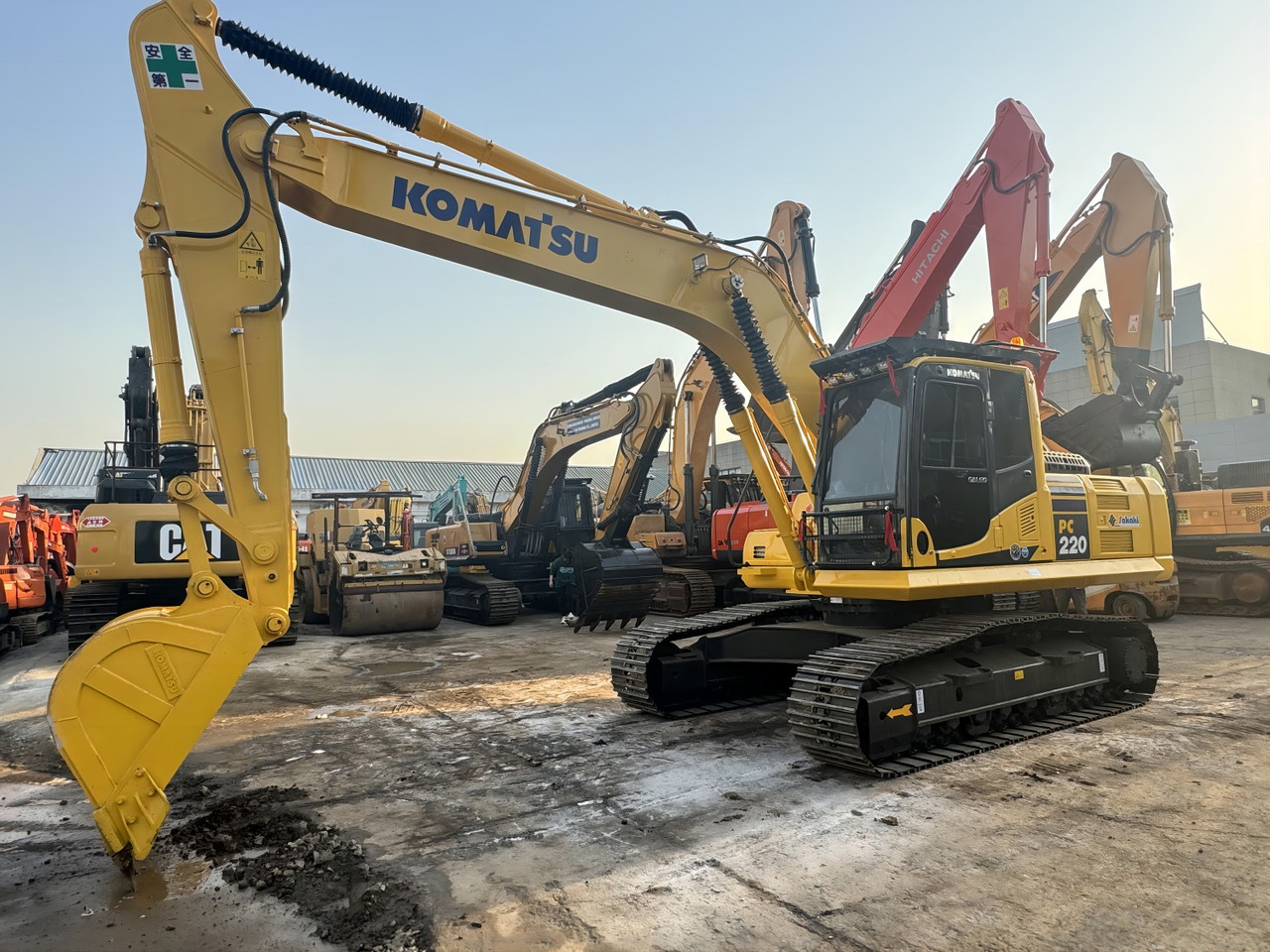 Komatsu PC220 PC210 PC200 Komatsu Crawler Hight Quality Used Excavator - Pelle sur chenille: photos 5 Komatsu PC220 PC210 PC200 Komatsu Crawler Hight Quality Used Excavator - Pelle sur chenille: photos 5