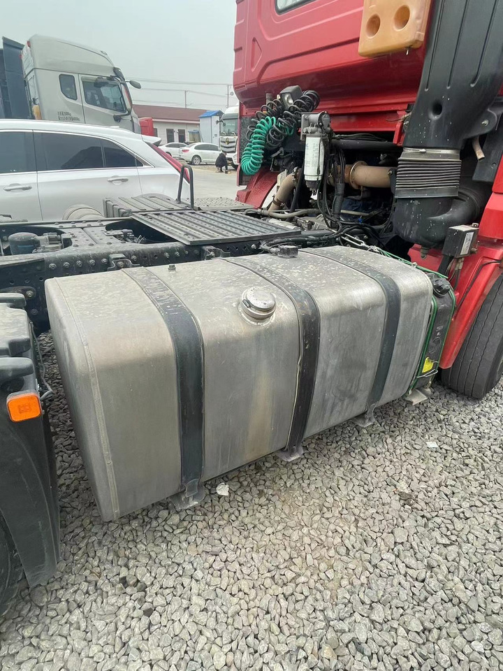 Tracteur routier Shacman Right Hand X3000 X5000 (6*4) Semi Truck head Truck Head Tipper Head: photos 10