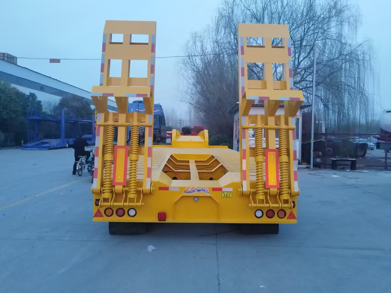 ZHICHENG Semi Flat Bed New or Used Low Bed in Length 8m,10,12m, 14m, 16m - Semi-remorque surbaissé: photos 3 ZHICHENG Semi Flat Bed New or Used Low Bed in Length 8m,10,12m, 14m, 16m - Semi-remorque surbaissé: photos 3