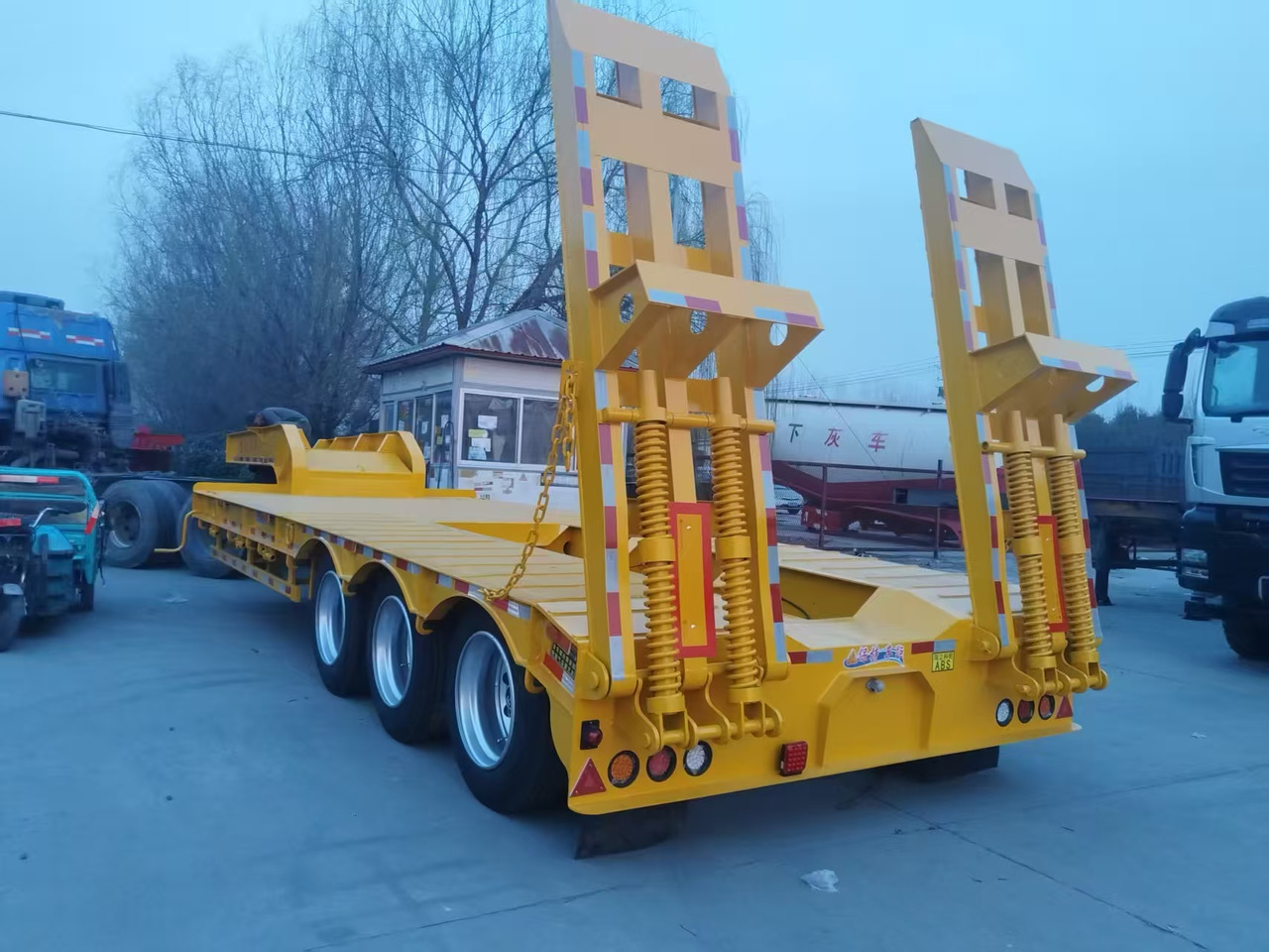 ZHICHENG Semi Flat Bed New or Used Low Bed in Length 8m,10,12m, 14m, 16m - Semi-remorque surbaissé: photos 4 ZHICHENG Semi Flat Bed New or Used Low Bed in Length 8m,10,12m, 14m, 16m - Semi-remorque surbaissé: photos 4