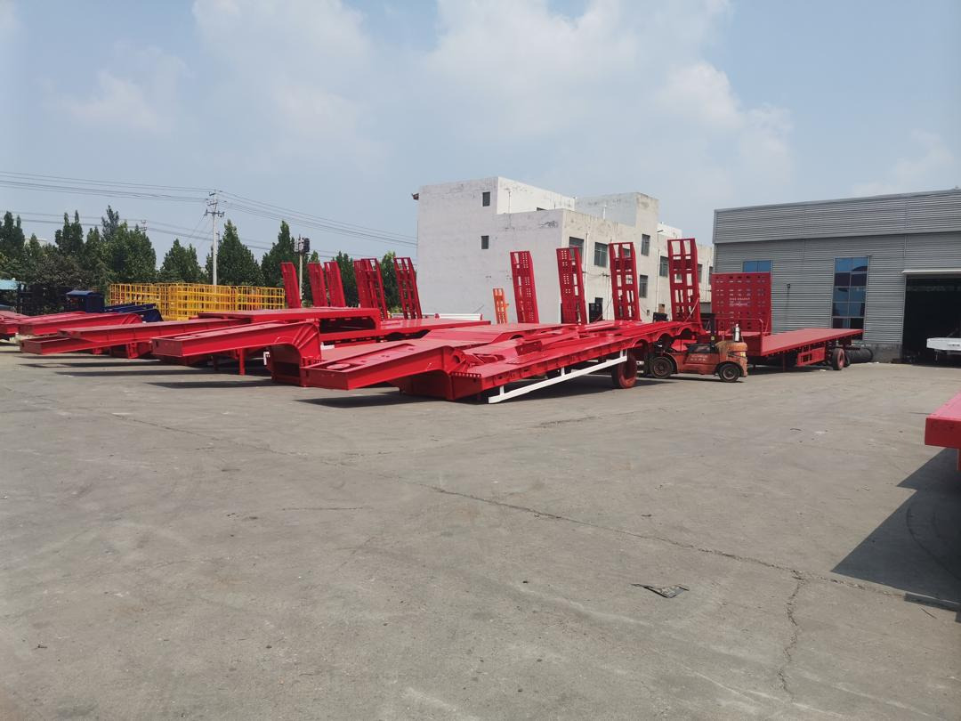 ZHICHENG Semni Flat Bed Low Bed Floater with 3 Axles 4 Axles New or Used 12M 13.75M In High Quality - Semi-remorque surbaissé: photos 5 ZHICHENG Semni Flat Bed Low Bed Floater with 3 Axles 4 Axles New or Used 12M 13.75M In High Quality - Semi-remorque surbaissé: photos 5