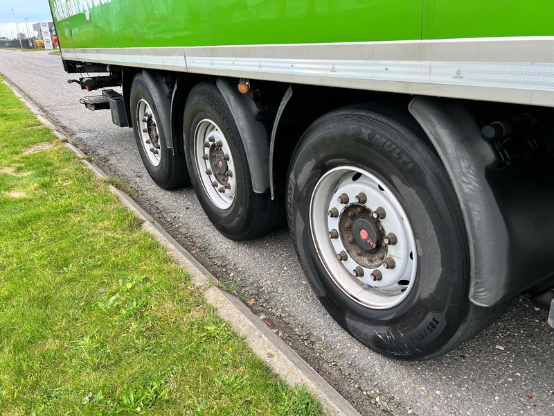 Kögel 3 - assige koeloplegger Lift axle / Carrier Vector 1950 - Semi-remorque frigorifique: photos 4 Kögel 3 - assige koeloplegger Lift axle / Carrier Vector 1950 - Semi-remorque frigorifique: photos 4