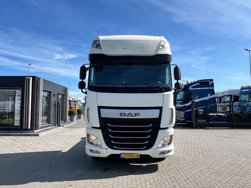 DAF XF 460 4x2 Trekker SSC / 2x Tank / full spoiler - Tracteur routier: photos 2 DAF XF 460 4x2 Trekker SSC / 2x Tank / full spoiler - Tracteur routier: photos 2