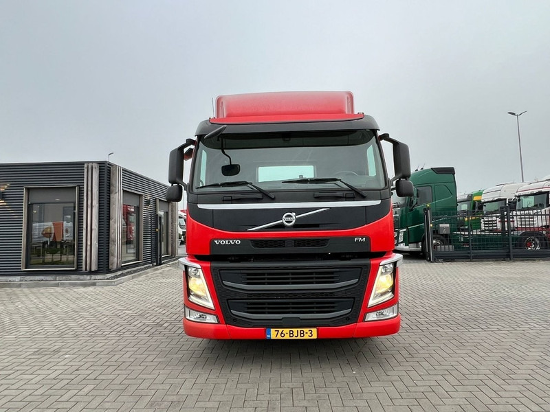 Volvo FM 330 4x2 trekker 4x2 / 671.570km - Tracteur routier: photos 2 Volvo FM 330 4x2 trekker 4x2 / 671.570km - Tracteur routier: photos 2