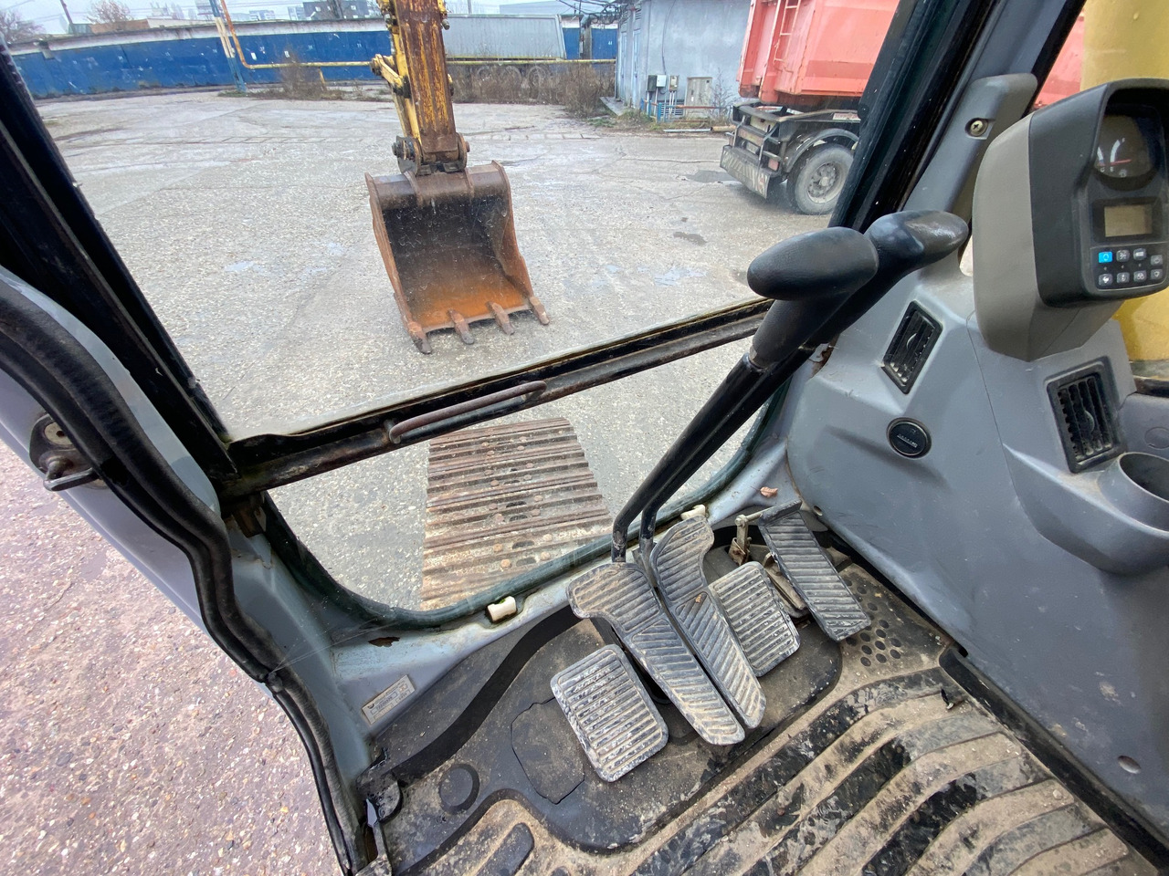 New Holland Kobelco E 215 22 T Klima - Pelle sur chenille: photos 5 New Holland Kobelco E 215 22 T Klima - Pelle sur chenille: photos 5