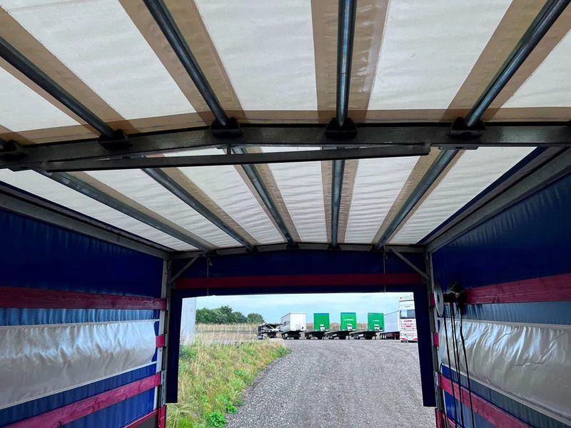 Photo d'intérieur 2: Camion Scania L 80 Super total renovation Photo d'intérieur 2: Camion Scania L 80 Super total renovation