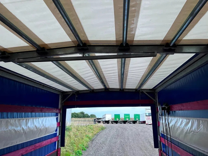 Photo d'intérieur 1: Camion Scania L 80 Super total renovation Photo d'intérieur 1: Camion Scania L 80 Super total renovation