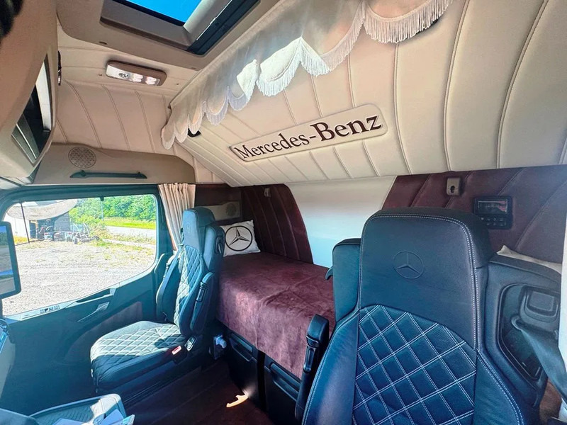 Tracteur routier Mercedes-Benz Actros 2653 Special Interior. 6x2 3250mm weelbase. Air / Air suspension. hydr. syatem. Invertor. Micro wave.: photos 17