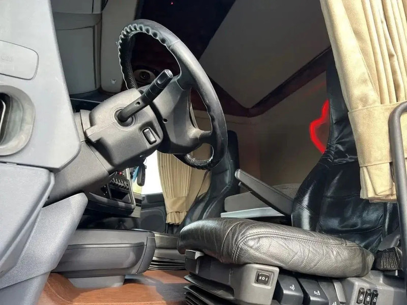 Tracteur routier Scania T520 V8 Speciel interior. Air / Air suspension. Opticruise / Retarder .PTO on Engine and gearbox. New Hydr. system.: photos 12