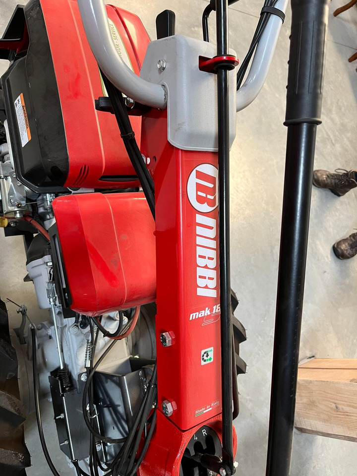 Emak mak 18 - Balayeuse industrielle: photos 3 Emak mak 18 - Balayeuse industrielle: photos 3