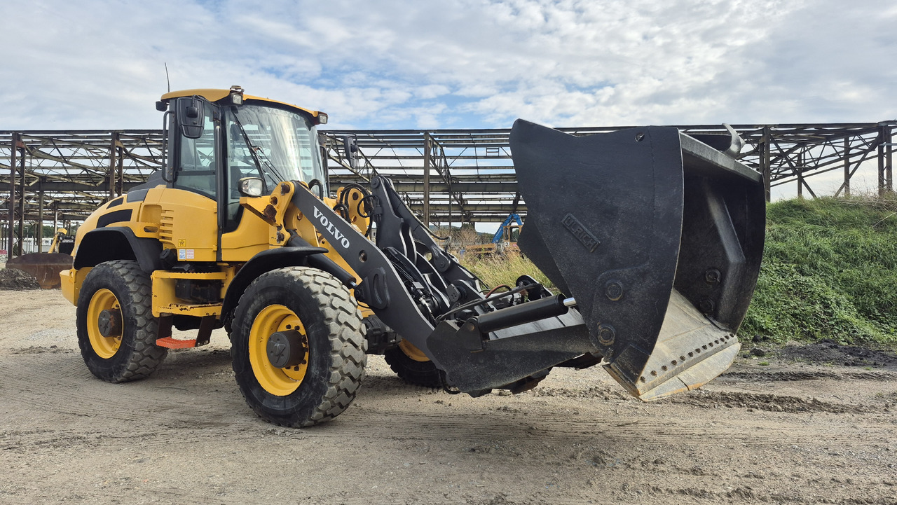 Chargeuse sur pneus VOLVO L45H: photos 6 Chargeuse sur pneus VOLVO L45H: photos 6