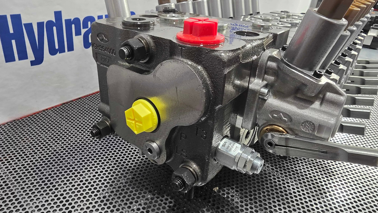 Proportional Valve Walvoil DPX160 combined with DPX100, 9 functions - Remorque forestière: photos 5 Proportional Valve Walvoil DPX160 combined with DPX100, 9 functions - Remorque forestière: photos 5